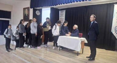 DİLİMİZİN ZENGİNLİKLERİ PROJESİNDE KONUŞAN YAZAR ERTEKİN: “GAZİ UMUR BEY TÜRK DİLİNİN ANADOLUDAKİ NEFESİDİR”