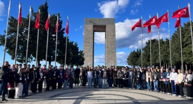 ÖRNEK MÜDÜR, ÖRNEK ÇALIŞMA 110. YILINDA İZMİR’DEN 10 BİN GENÇ ÇANAKKALE’YE GÖNDERİLDİ