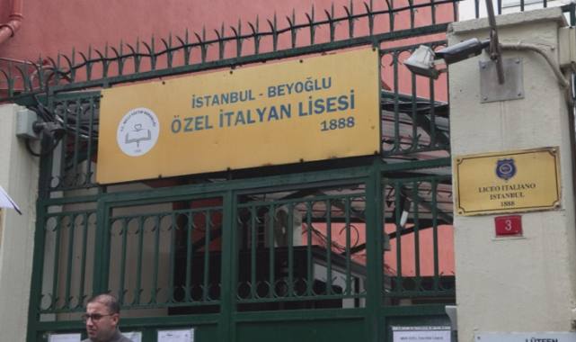 İtalyan Lisesi’nde Öğretmenler Grev Başlattı