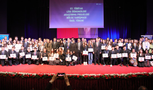 İzmir’de Genç Bilim İnsanları Ödüllerine Kavuştu