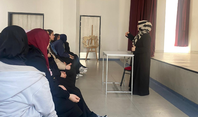 İzmir’de “Modern Zamanlarda Müslüman Kadının Rolü” Söyleşisi