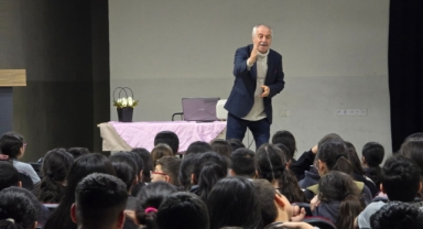 Gazi Umur Bey’in İzinde Bir Buluşma: Öğrenciler Yazarıyla Söyleşide Buluştu