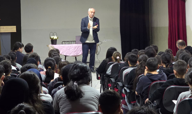 Gazi Umur Bey’in İzinde Bir Buluşma: Öğrenciler Yazarıyla Söyleşide Buluştu