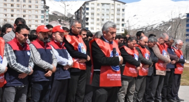 Bitlis’te saldırılara tepki: Eğitimcilerden gıyabi cenaze namazı