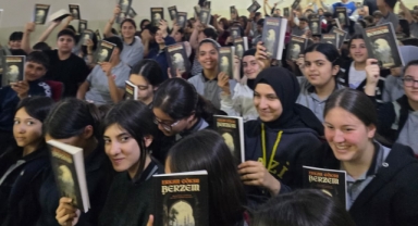 BUCA GAZİ ORTAOKULU’NDA TARİH SÖYLEŞİSİNE YOĞUN İLGİ