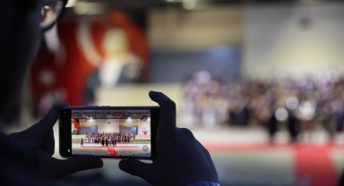 38 Yıllık Hayal Zirvede Bitti! Kanseri Yendi, Üniversiteyi Birincilikle Tamamladı