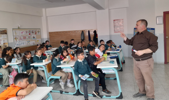 Akdağmadeni’nde çocuklarla “Mini Bilim Söyleşileri” gerçekleştirildi.