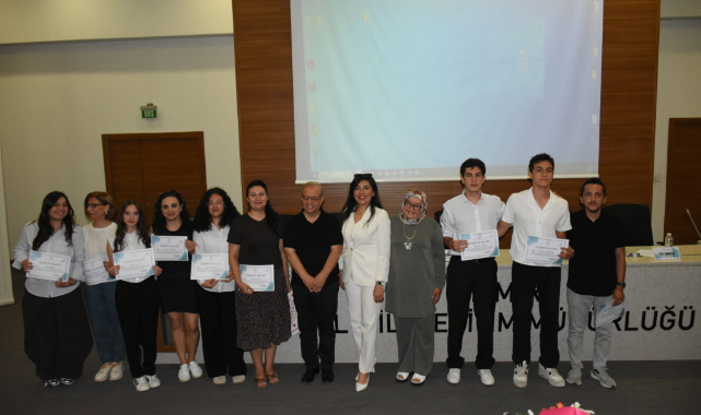 İzmir’de Gençler Usta Kalemleri Konuştu