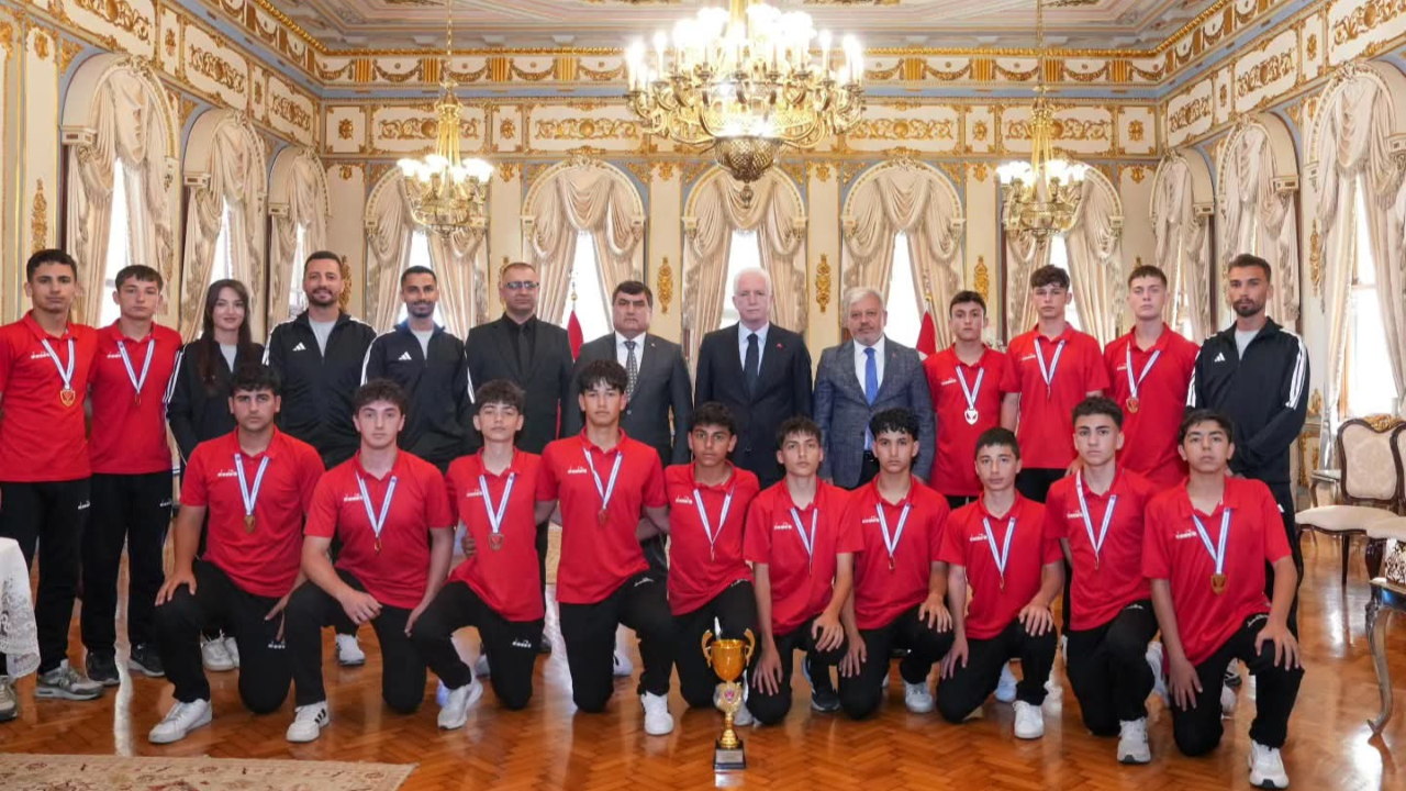 Sultanbeyli'nin Şampiyon Öğrencileri Valiliğimizde