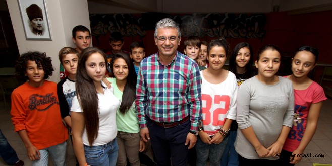 Bin öğrenciye burs desteği