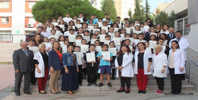 Bornova Koleji Öğrencileri Cambridge Sertifikalarını Aldı