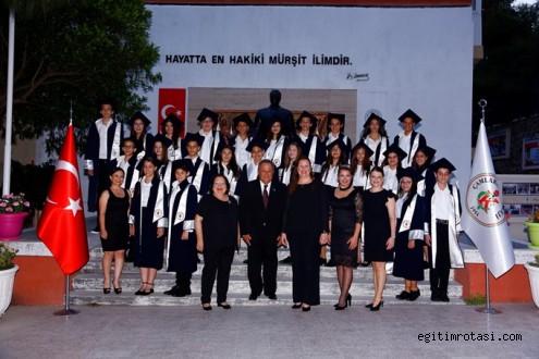 Çamlaraltı Ortaokulu’nda mezuniyet sevinci