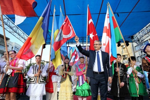 Dünya çocukları Karşıyaka’da buluştu