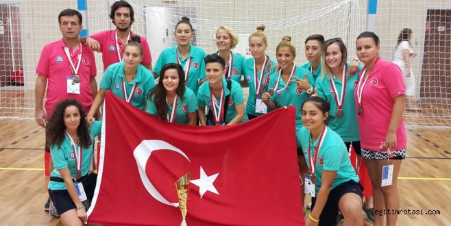 Ege Üniversite Kadın Futsal Takımı’ndan tarihi başarı