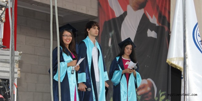 Ege Üniversitesi Fen Fakültesi 600 güneşini coşkuyla uğurladı