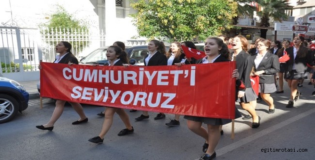 İtk’lılar “Geleneksel Ata`Ya Ve Cumhuriyete Saygı Yürüyüşü” Tek Yürek Oldular