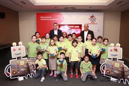 İzmirli Çocuklar Dijital Geleceğe Bugünden Hazır