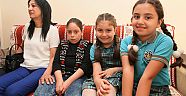 Harçlıklarını biriktirip tekerlekli sandalye aldılar