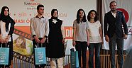 Kızılay konulu resim ve şiir yarışması’nda dereceye girenler ödüllendirildi