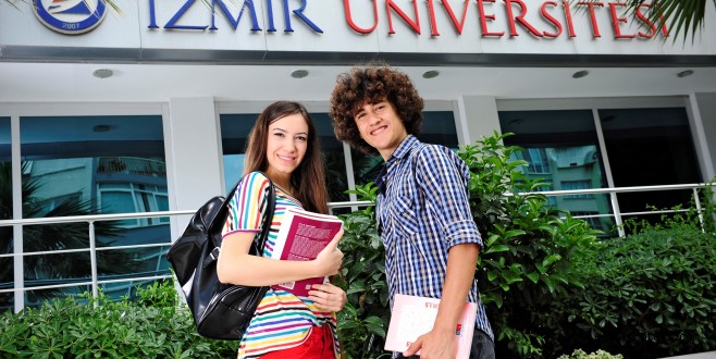 Üniversite adayları İzmir Üniversitesi’ni tercih etti